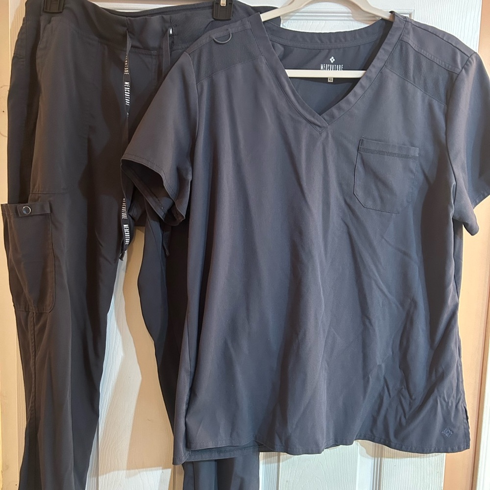Size L/XL MedCouture scrub set